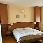 Saini With Air Conditioning Hotel 3*