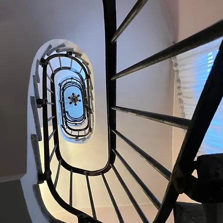 Saini With Air Conditioning Hotell