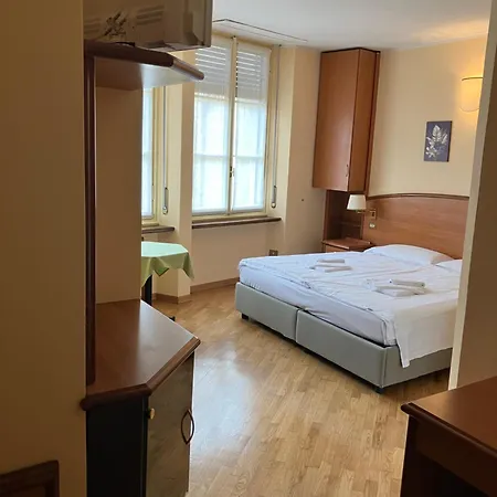 Hotel Saini With Air Conditioning Stresa