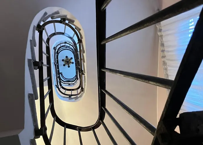 Saini With Air Conditioning Hotel