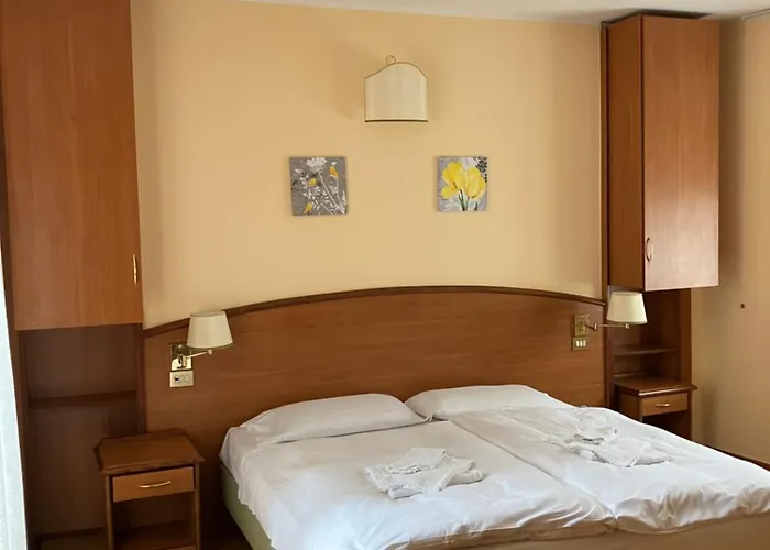 Saini With Air Conditioning Hotel 3*